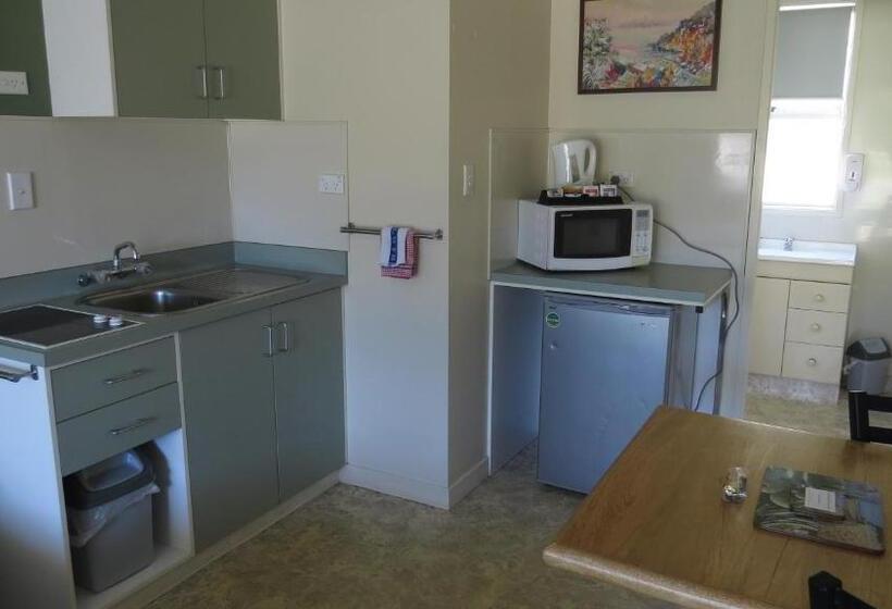 컴포트 룸, Kuirau Park Motor Lodge