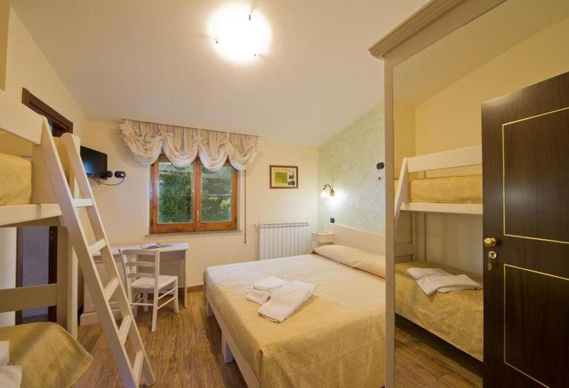 חדר סטנדרט לארבעה, Mamaral