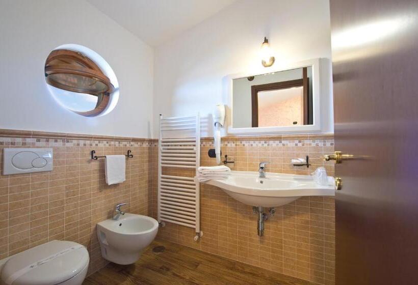 חדר סטנדרט לארבעה, Mamaral