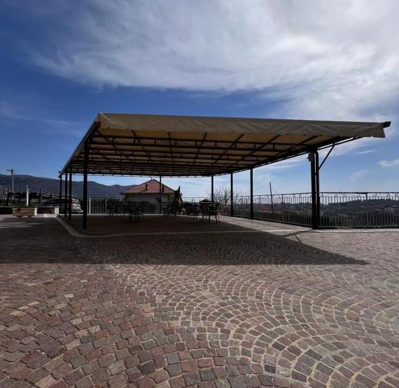 חדר דלוקס לשלושה, Mamaral