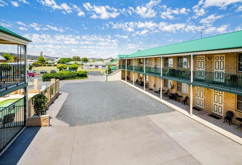 带大床的豪华间, Soldiers Motel