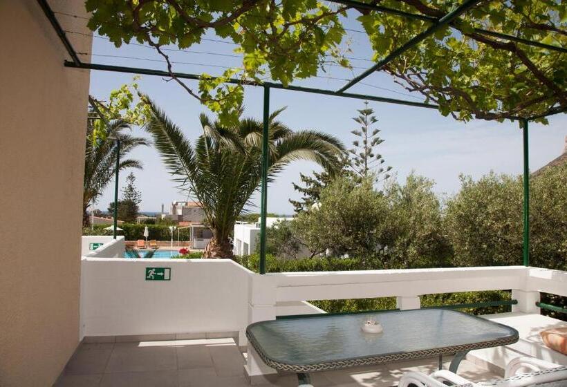 标准工作室, Artemis Village Apartments & Studios