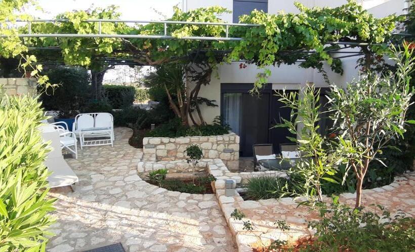 带1个卧室带花园景观的公寓, Artemis Village Apartments & Studios