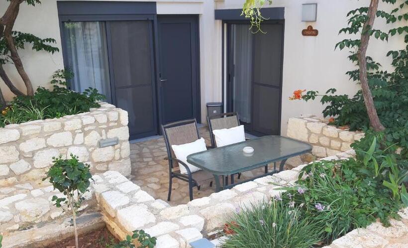 带1个卧室带花园景观的公寓, Artemis Village Apartments & Studios