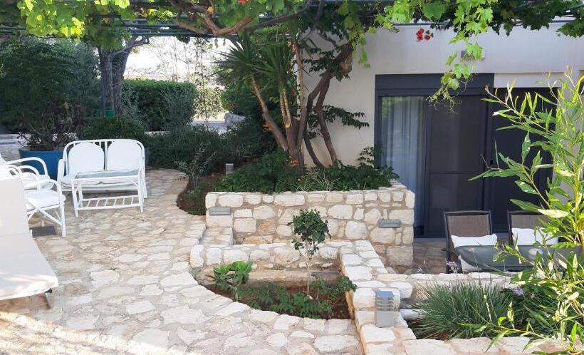 带1个卧室带花园景观的公寓, Artemis Village Apartments & Studios