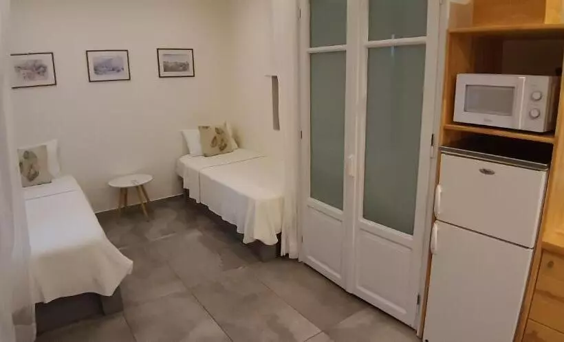 庭の見える１ベッドルームアパートメント, Artemis Village Apartments & Studios