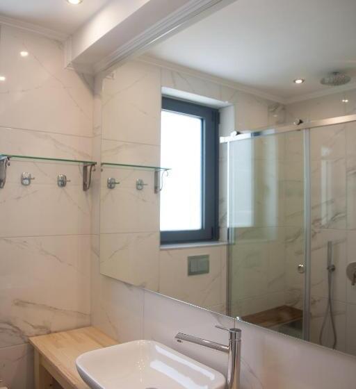 Superior 2-bedroom flat with sea view, Artemis Village Apartments & Studios