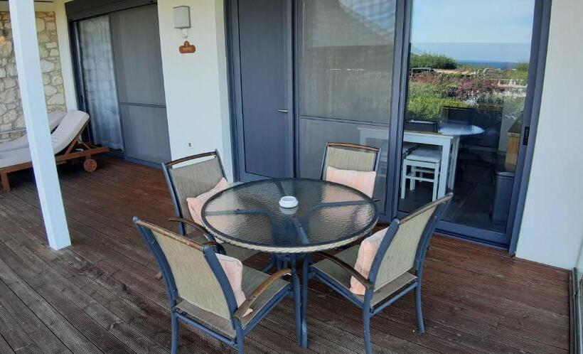 Superior 2-bedroom flat with sea view, Artemis Village Apartments & Studios