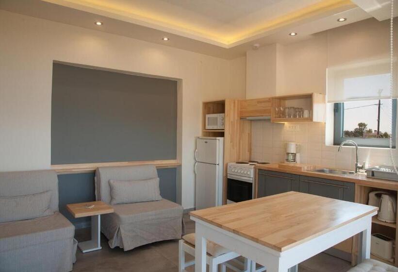Superior 2-bedroom flat with sea view, Artemis Village Apartments & Studios