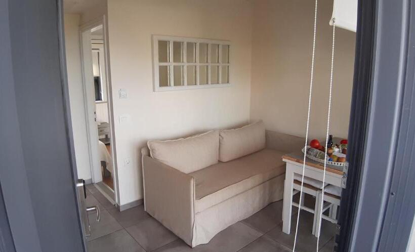 海景套房, Artemis Village Apartments & Studios