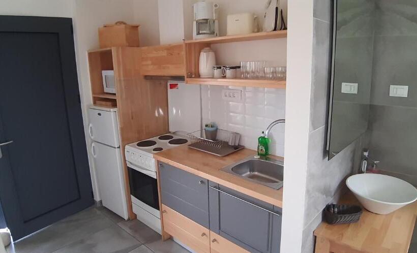 海景套房, Artemis Village Apartments & Studios