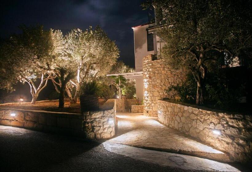 2 Bedrooms Family Apartment Garden View, Artemis Village Apartments & Studios