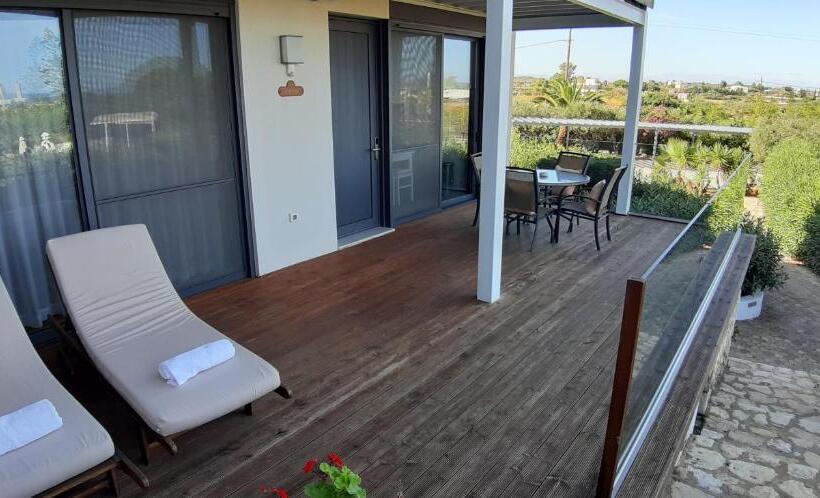 Superior 2-bedroom flat with sea view, Artemis Village Apartments & Studios