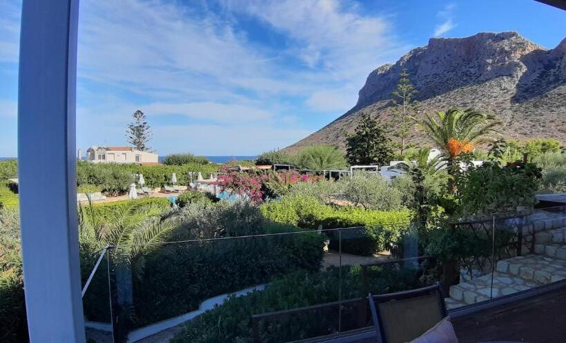 Superior 2-bedroom flat with sea view, Artemis Village Apartments & Studios