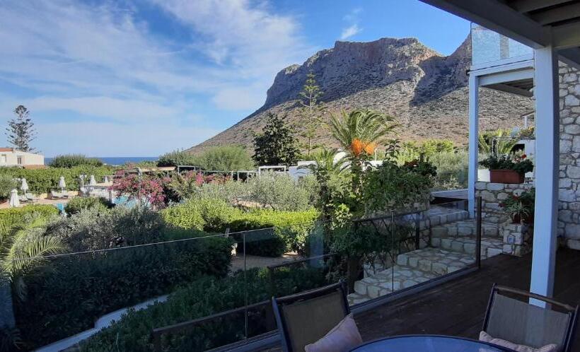 Superior 2-bedroom flat with sea view, Artemis Village Apartments & Studios