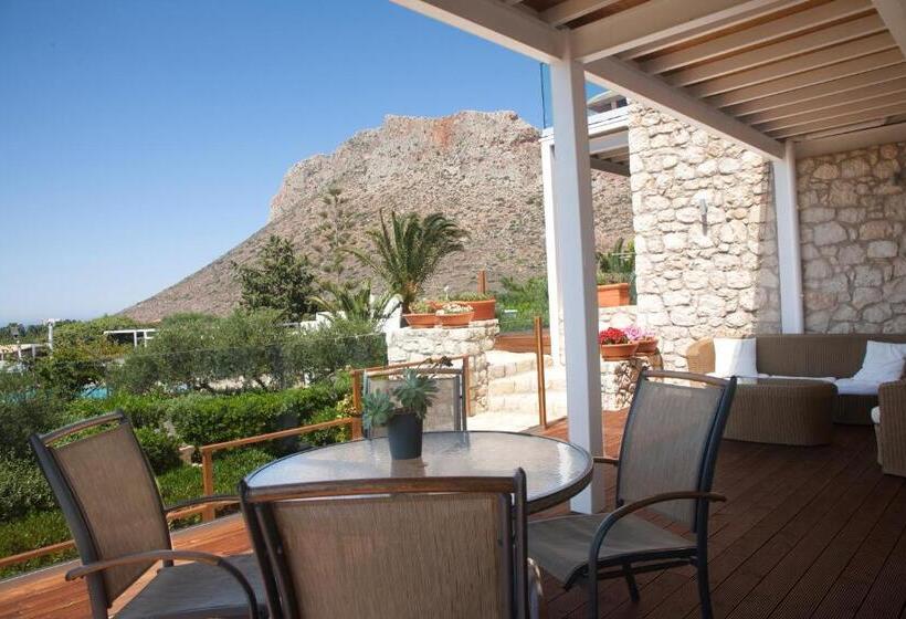 Superior 2-bedroom flat with sea view, Artemis Village Apartments & Studios