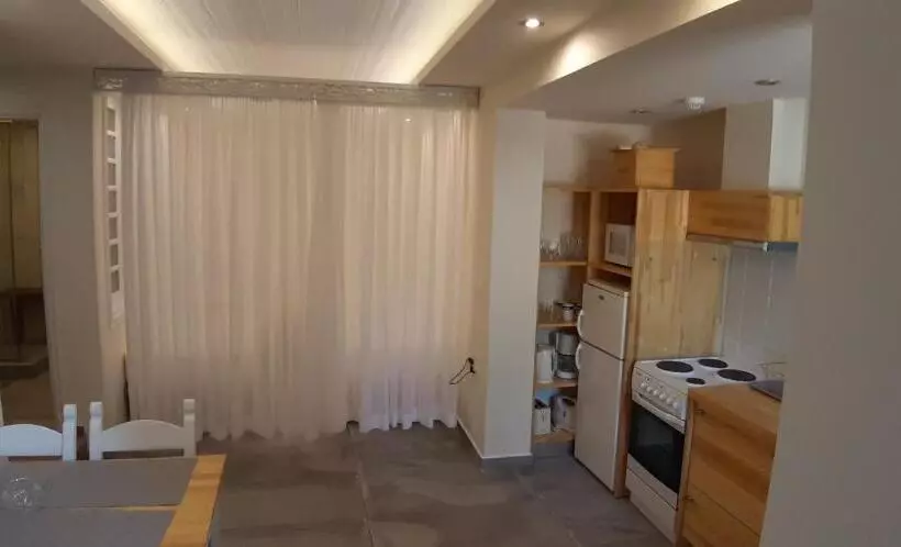 庭の見える１ベッドルームアパートメント, Artemis Village Apartments & Studios