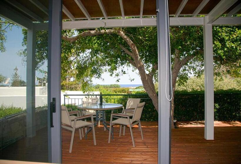 Superior 2-bedroom flat with sea view, Artemis Village Apartments & Studios