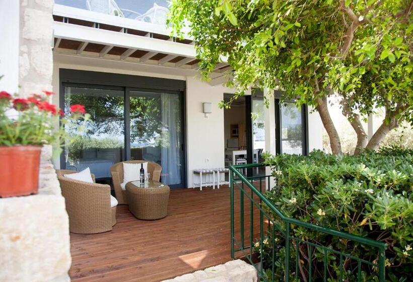 Superior 2-bedroom flat with sea view, Artemis Village Apartments & Studios