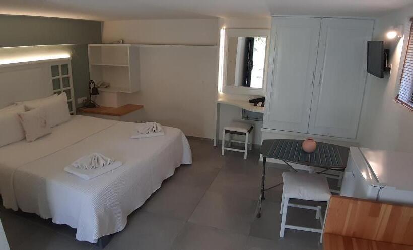 标准工作室, Artemis Village Apartments & Studios