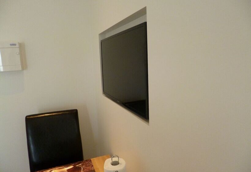 이코노미 스튜디오, Engholmbb