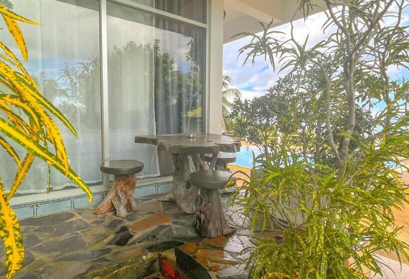 Triple Room Sea View, Golden Hill Resort