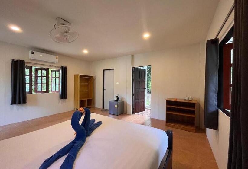 スーペリアーバンガロー, Golden Hill Resort
