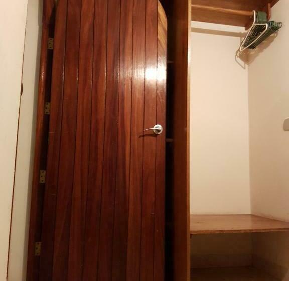 חדר משפחתי, Kootznoowoo