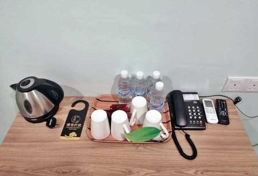 חדר סופריור לשלושה, Summer