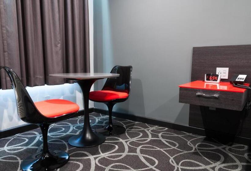 غرفة قياسية فردية, Astro Pasadena