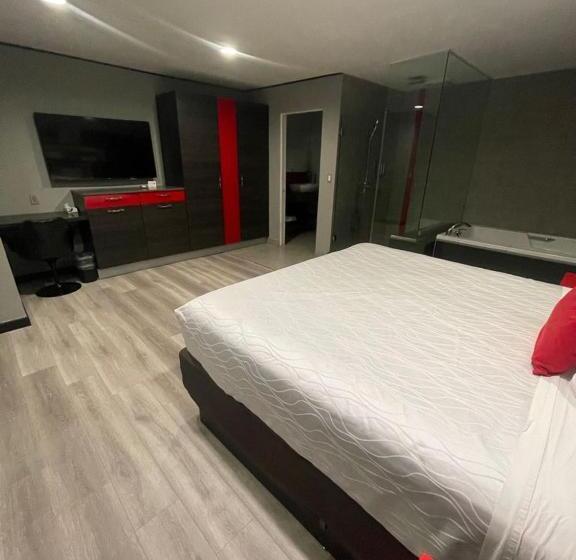 جناح مزود بجاكوزى, Astro Pasadena