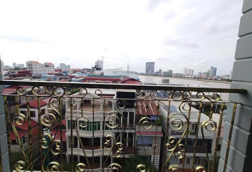 اتاق لوکس با بالکن, Phuminh Hotel Riverside
