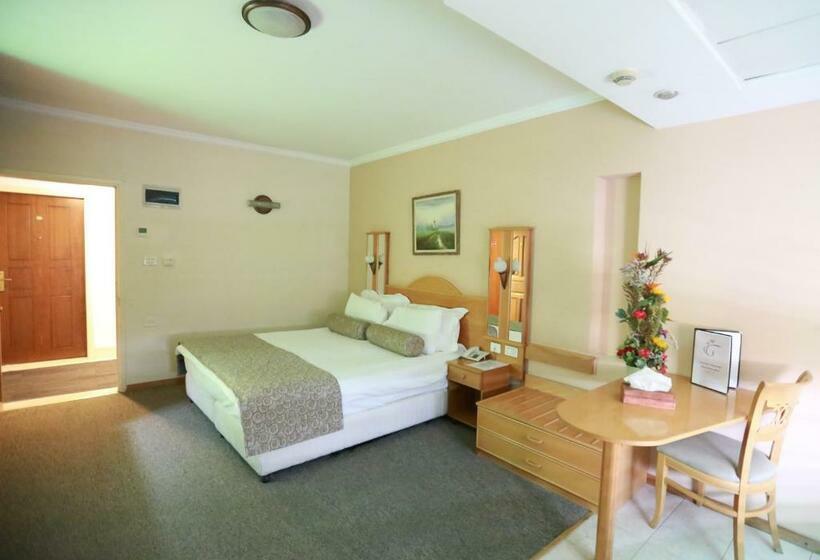 اتاق پرمیوم, Royal Court