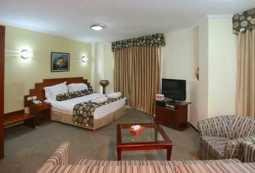 سوییت جونیور با بالکن, Royal Court