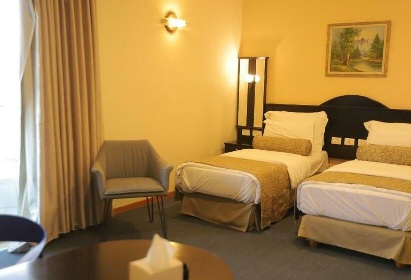 اتاق پرمیوم, Royal Court