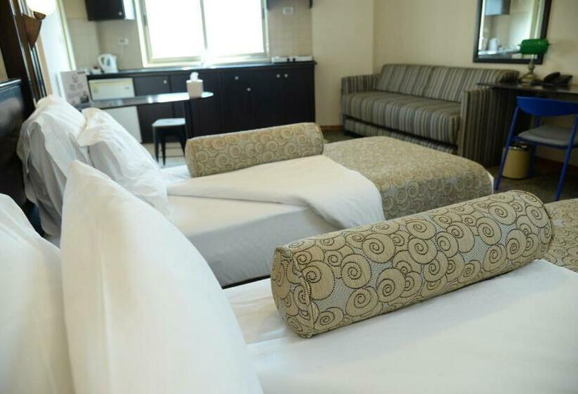 اتاق پرمیوم, Royal Court