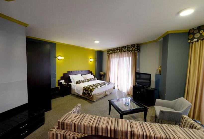 سوییت جونیور با بالکن, Royal Court