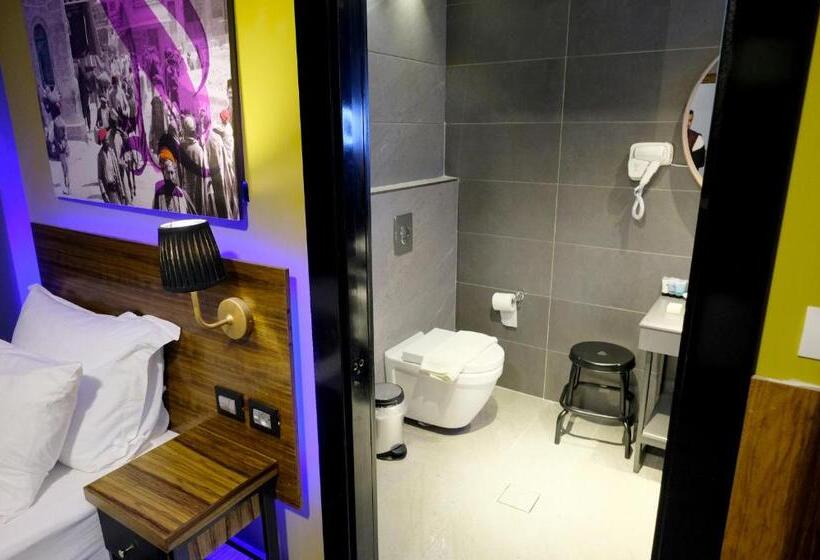 اتاق استاندارد یک نفره, Royal Court