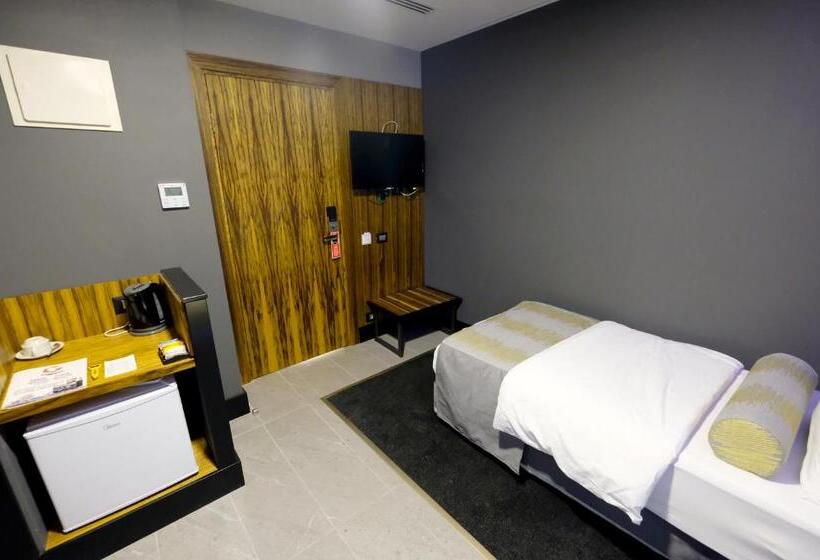 اتاق استاندارد یک نفره, Royal Court