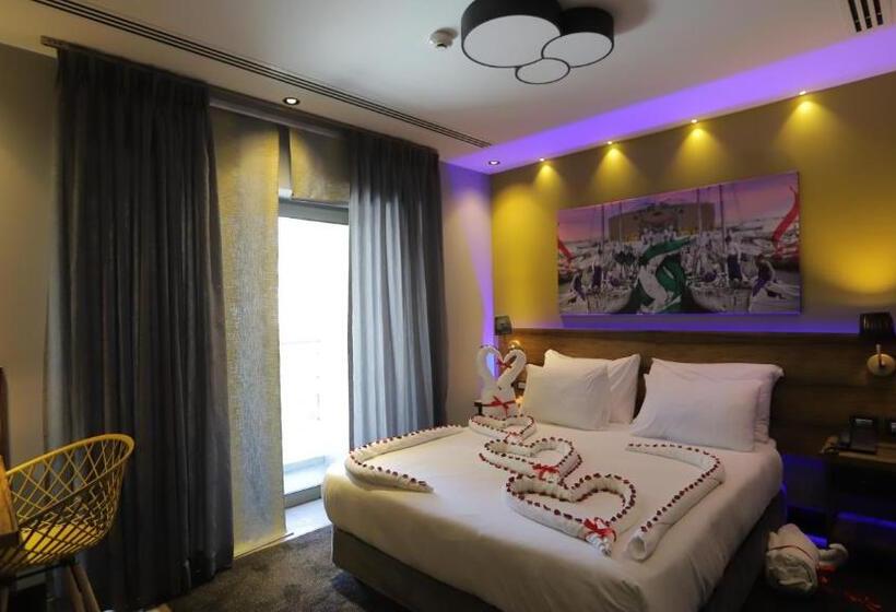 اتاق لوکس, Royal Court