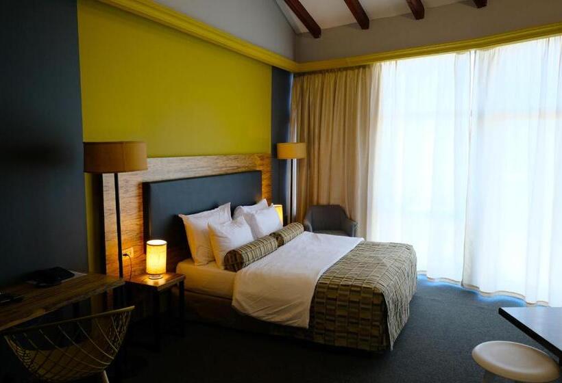 اتاق لوکس, Royal Court