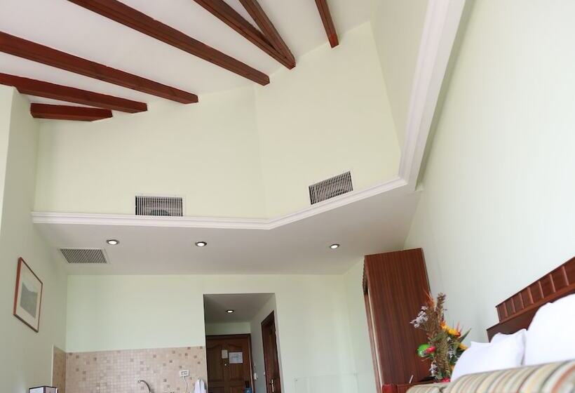 اتاق پرمیوم, Royal Court