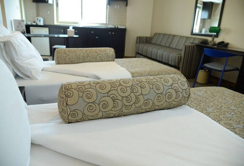 اتاق پرمیوم, Royal Court