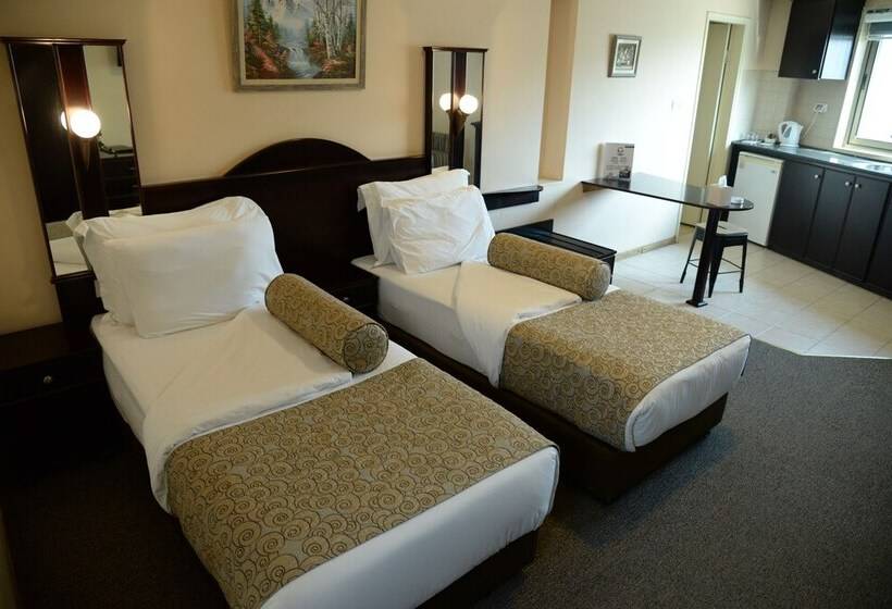 اتاق پرمیوم, Royal Court