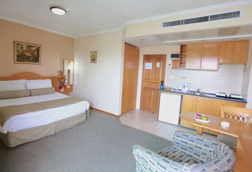 اتاق پرمیوم, Royal Court