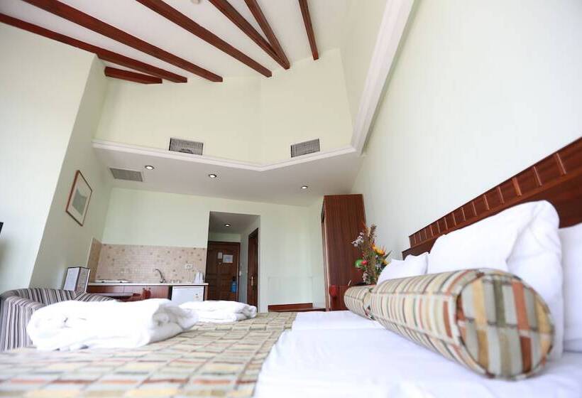 اتاق پرمیوم, Royal Court