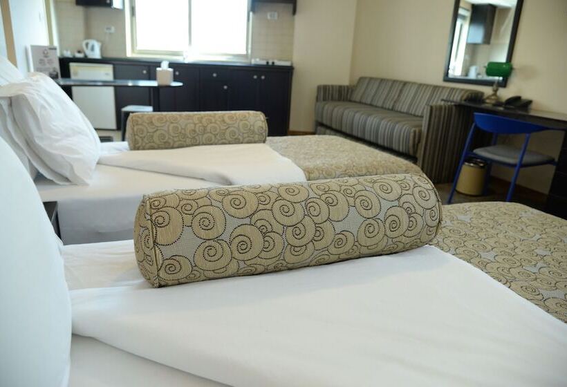 اتاق پرمیوم, Royal Court