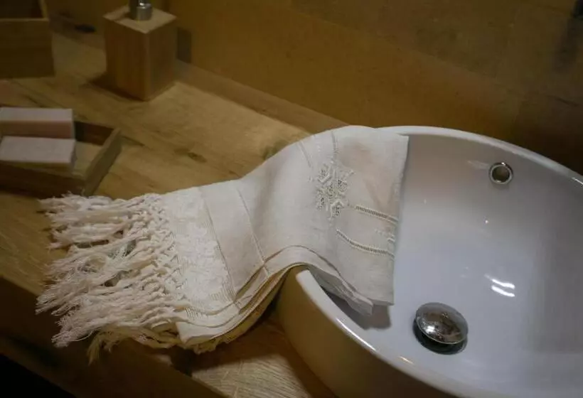 Standard room with outdoor bath, Ca' Gemma