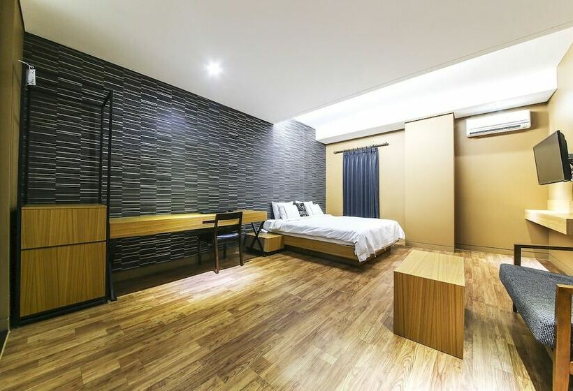 Quarto executivo, Central Plaza