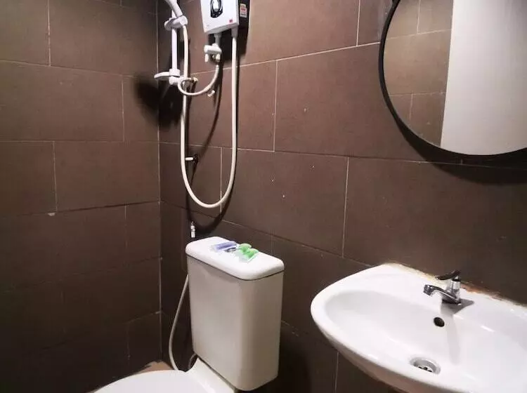 اتاق لوکس سه تخته, Clover Hotel Port Dickson